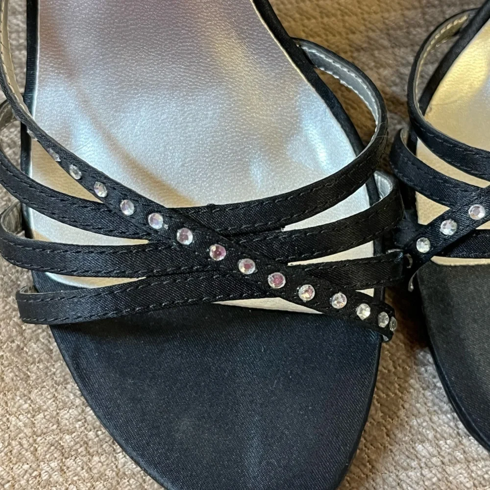 Guess Women’s Black Strappy Rhinestone Heel size 5 in like new condition - Picture 11 of 11